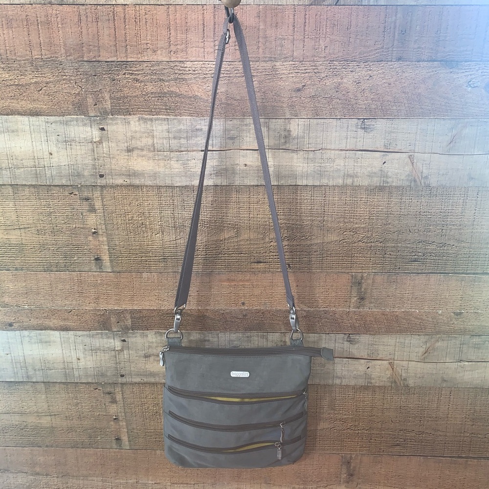 Baggallini Travel Purse Crossbody Gray Grey